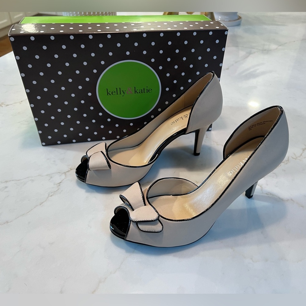 Kelly & Katie Black and Cream Peep Toe Heels with Bow